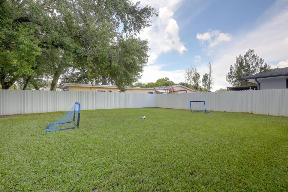< 3 Mi to Hard Rock Stadium! Family-Friendly Home House in Miami Gardens
