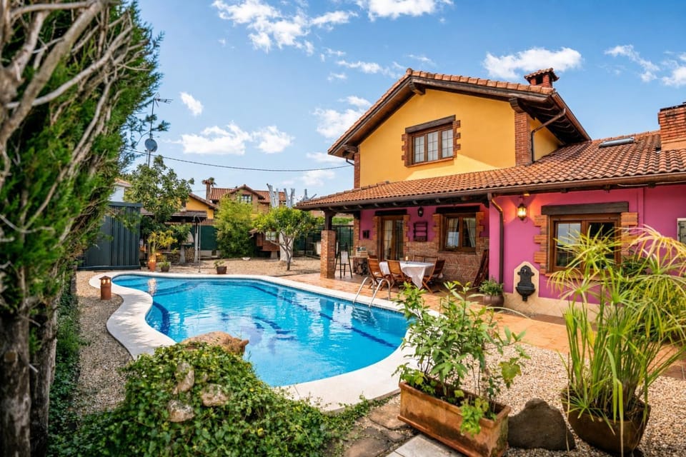 Balcony/Terrace, Balcony/Terrace, Swimming pool