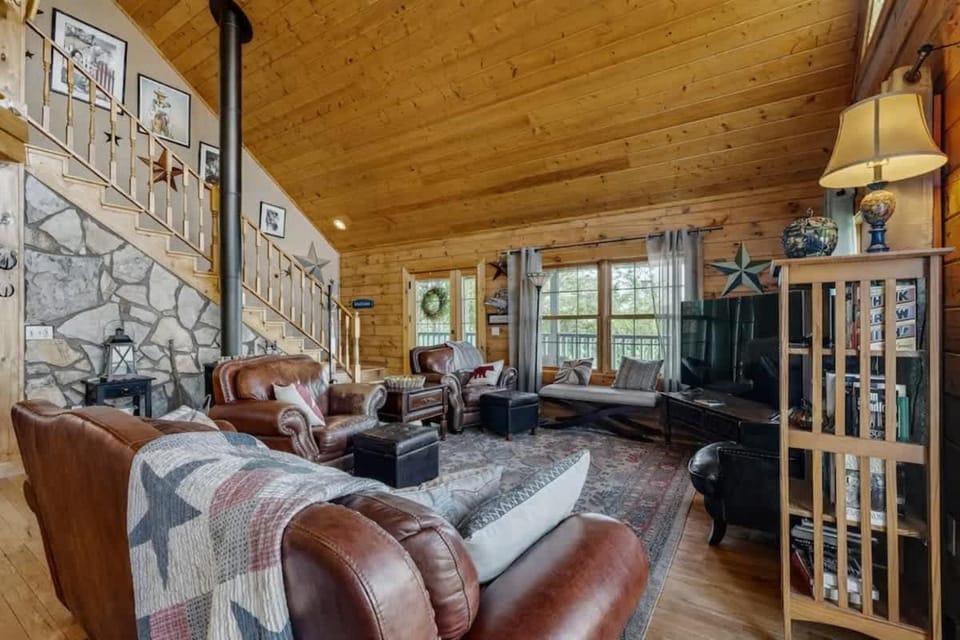Family Cabin with Hot Tub & Scenic Lake Views Cabin in Norris Lake