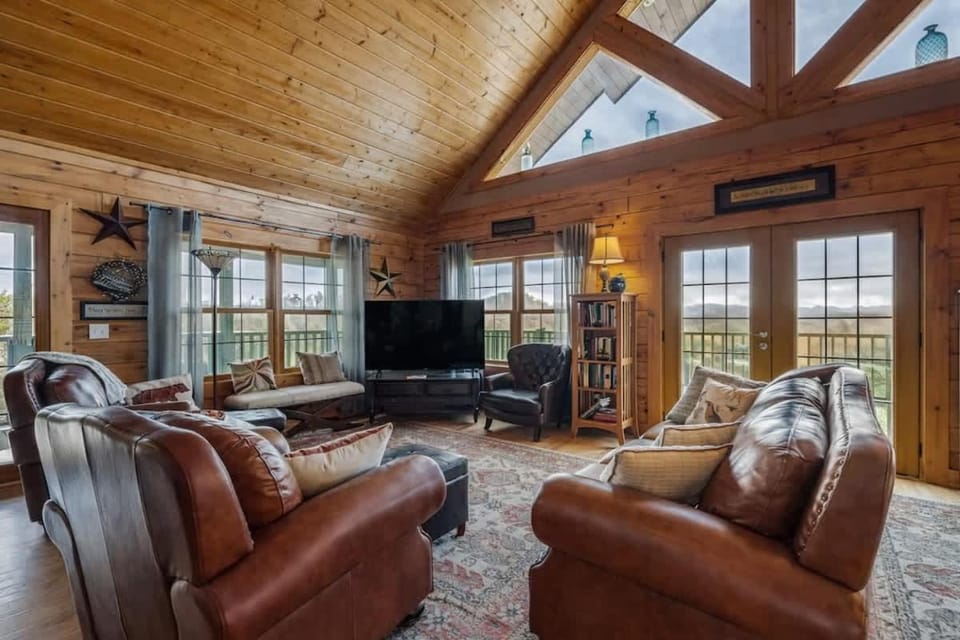 Family Cabin with Hot Tub & Scenic Lake Views Cabin in Norris Lake