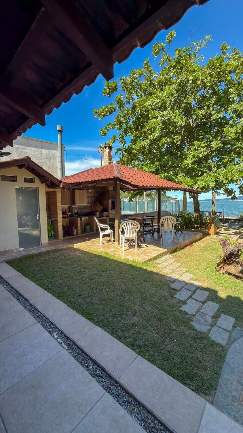 Itapema beachfront house House in Itapema