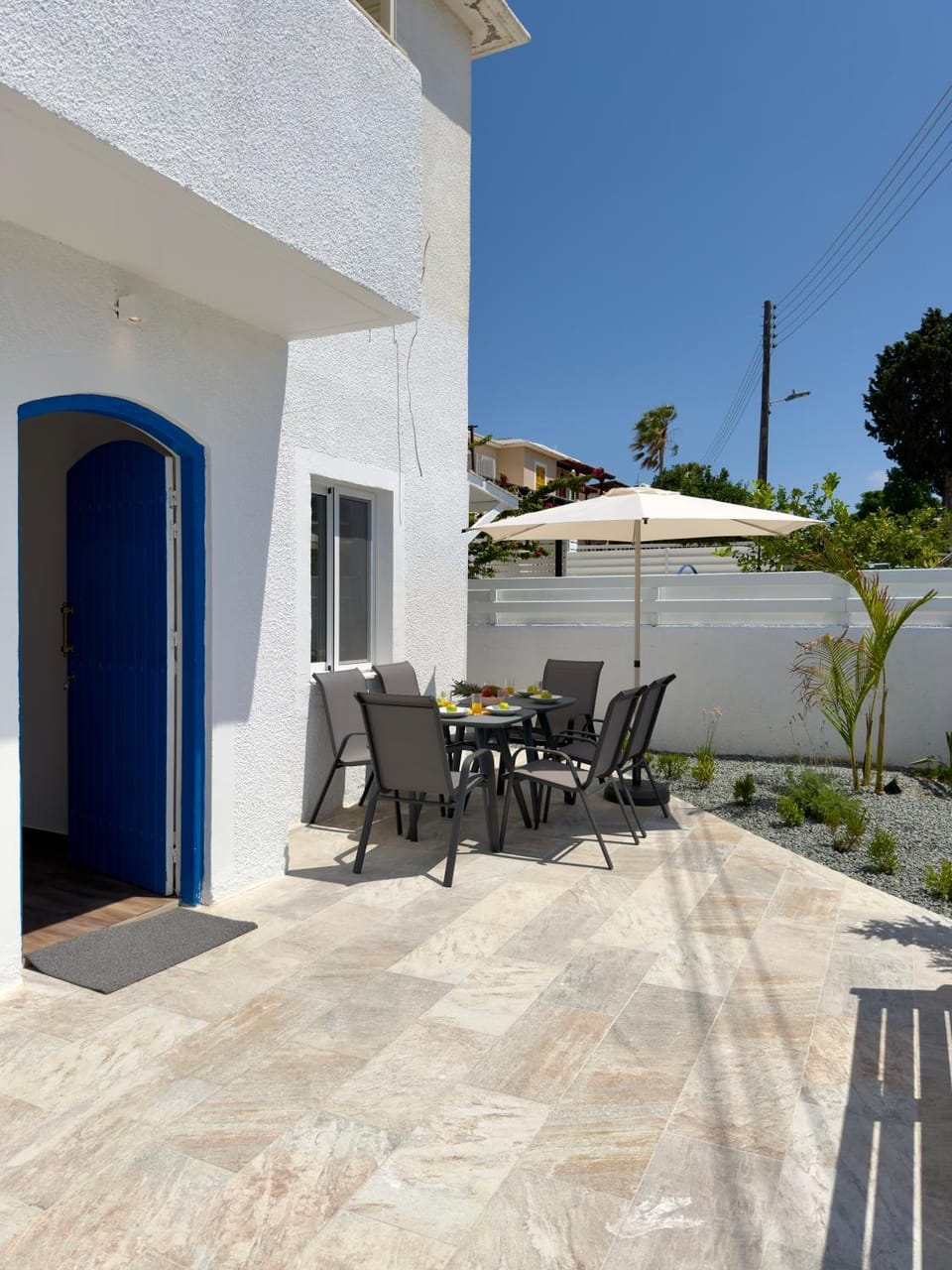 Property building, Patio, Day, Balcony/Terrace