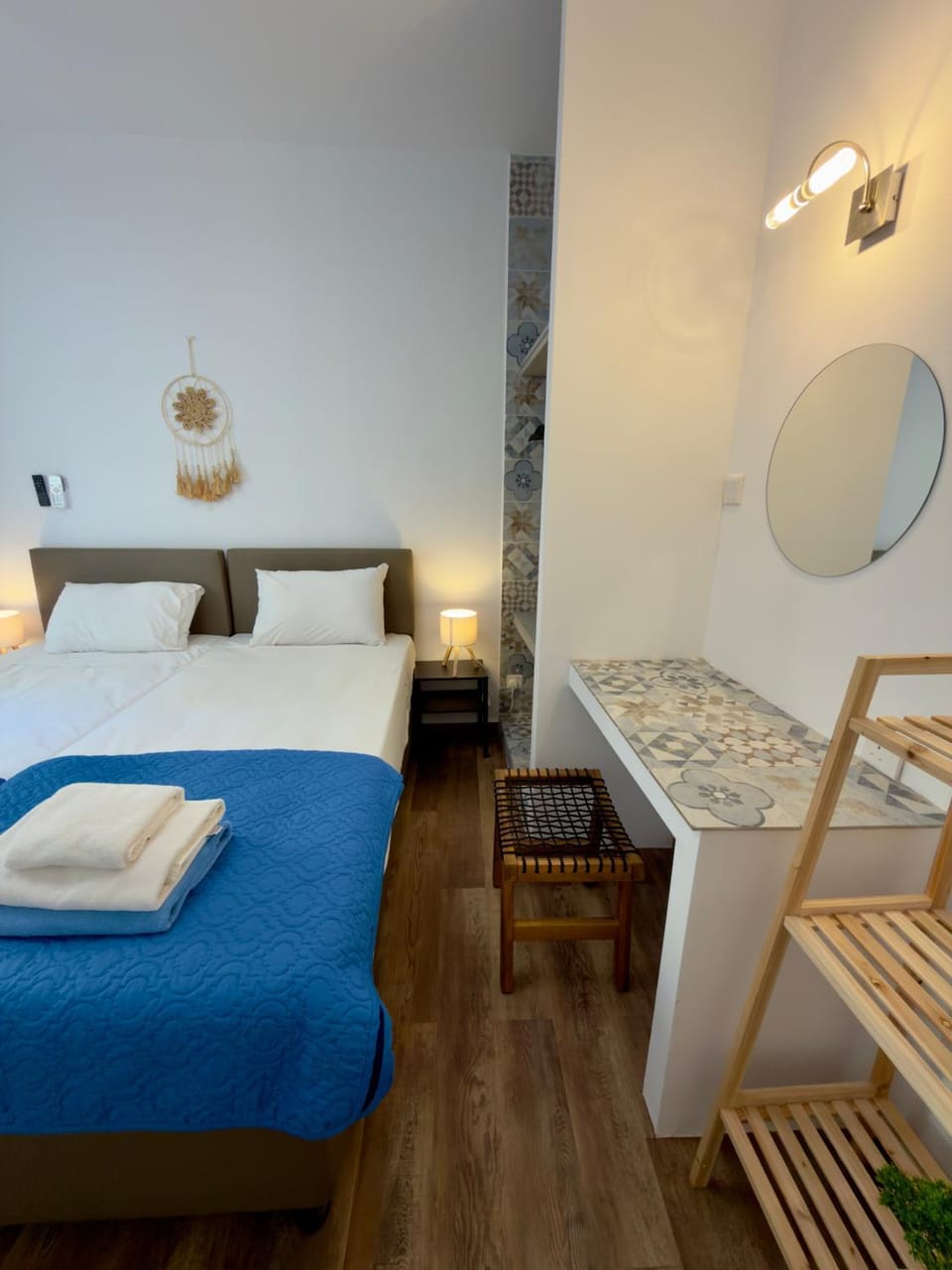 Bed, Photo of the whole room, Bedroom, hair dresser, towels