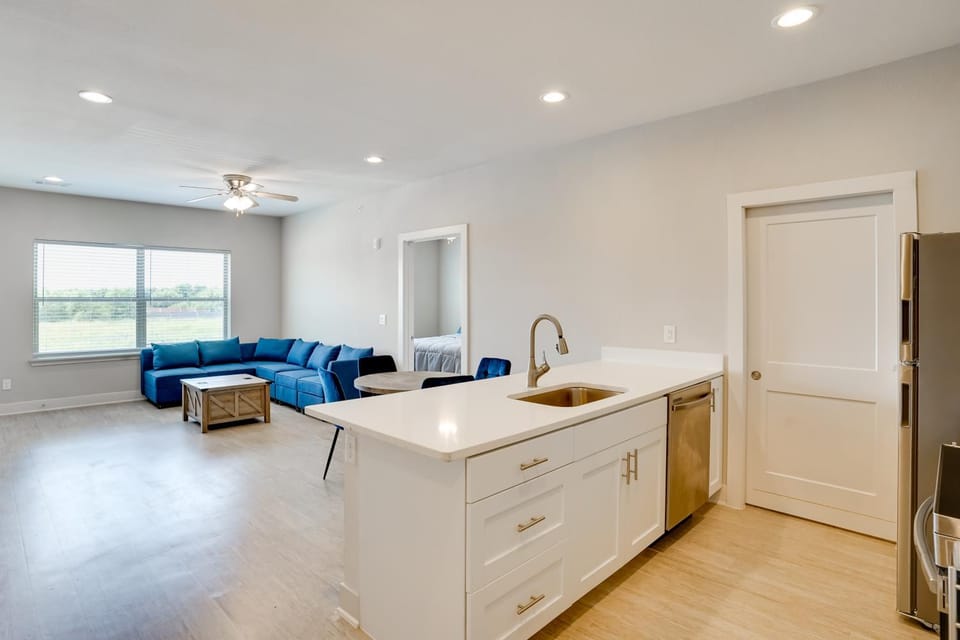 2 Mi to Dtwn Crowley! 3-Unit Rental Apartment in Burleson