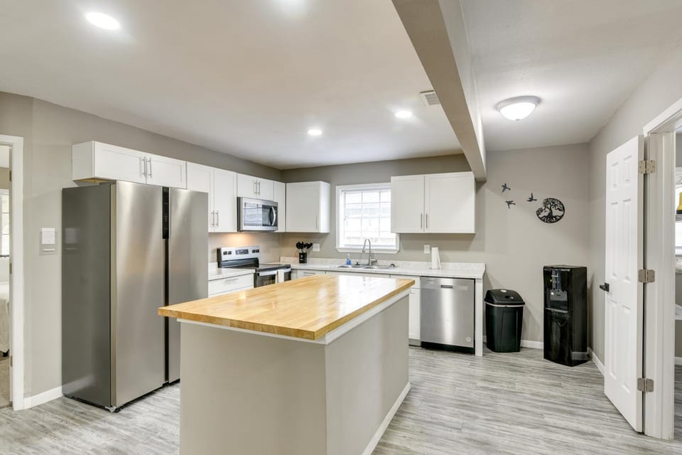6BR House w/ Massive Parking, Centrally Located House in Harris County