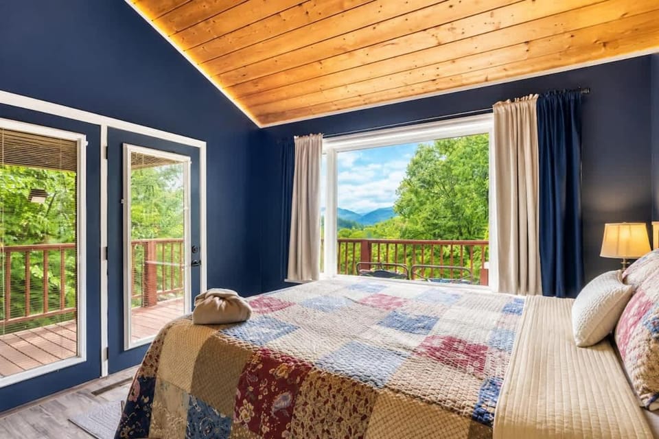 Secluded Mountain Paradise Hot Tub Firepit View House in Sevier County