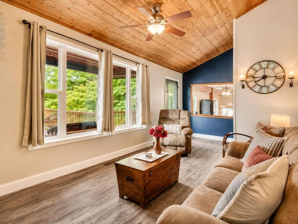 Secluded Mountain Paradise Hot Tub Firepit View House in Sevier County