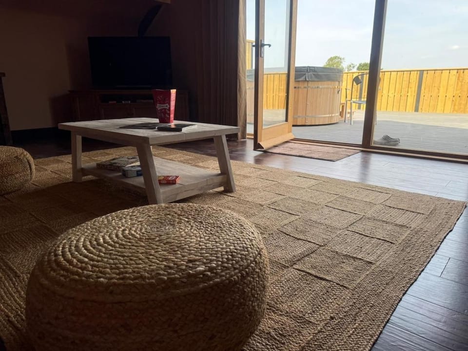 Coldharbour Loft with 'Hot Tub in the Sky' House in Rother District