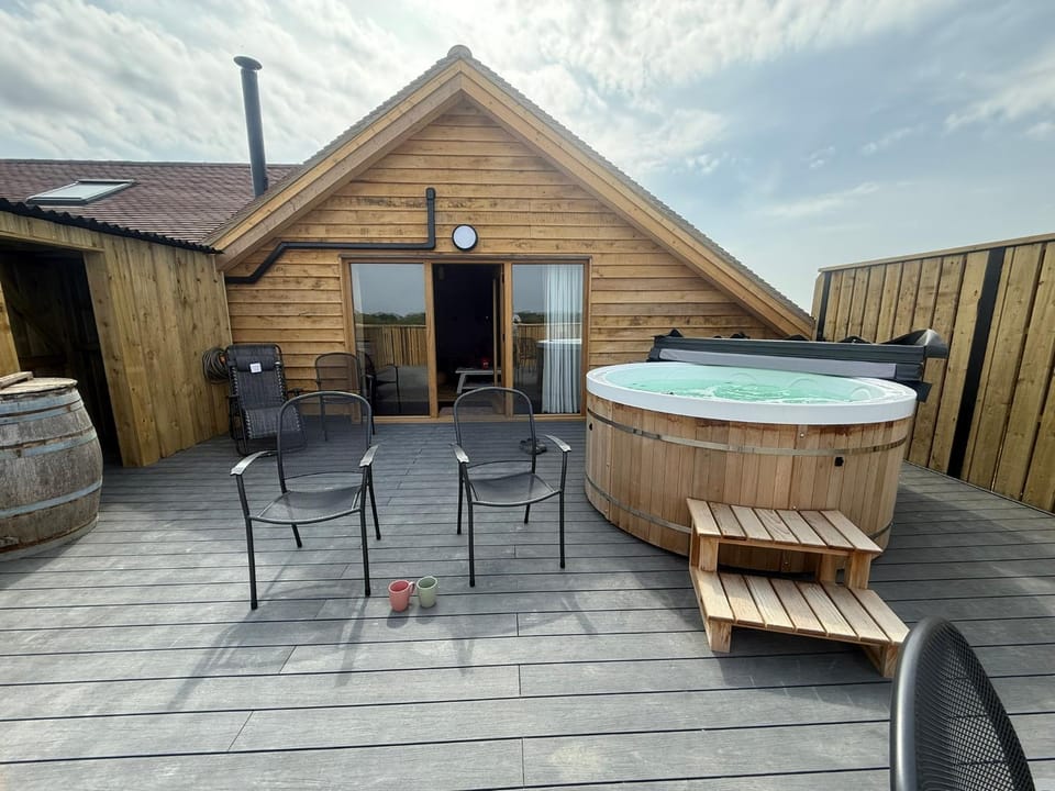 Hot Tub, Hot Tub