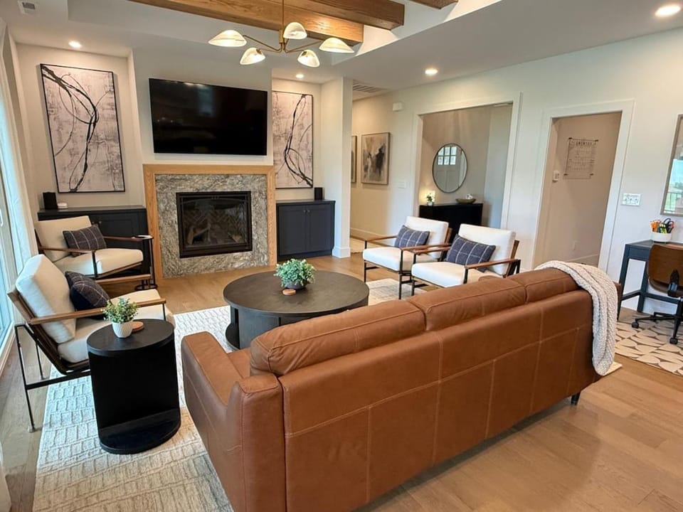 New Luxe Modern Ranch - 2 Primary Suites House in Gastonia