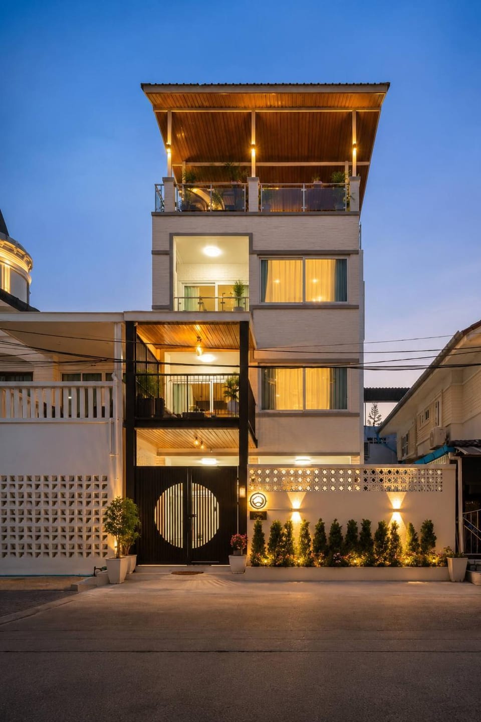 Luxury4BR Pool VillaWalk to PatongBeachRooftop BBQ Villa in Patong