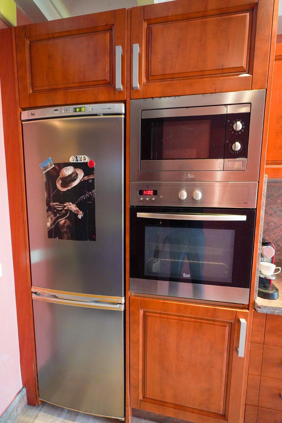 Kitchen or kitchenette, oven