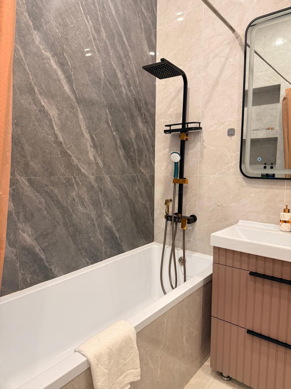 Shower, Bathroom, Bath, towels