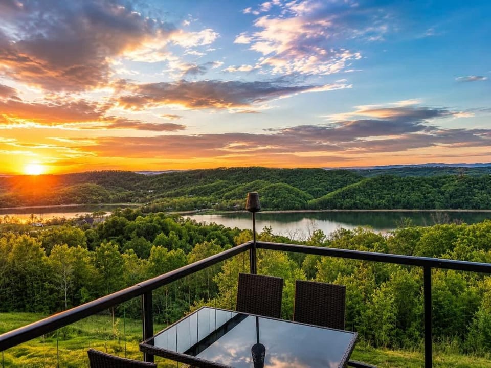 Breathtaking Lake Views Game Room Deck 4BR House in Norris Lake