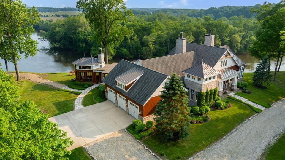 Keenan Hollow Farm 5B45BA on River Sleeps 21 Country House in Niles Charter Township