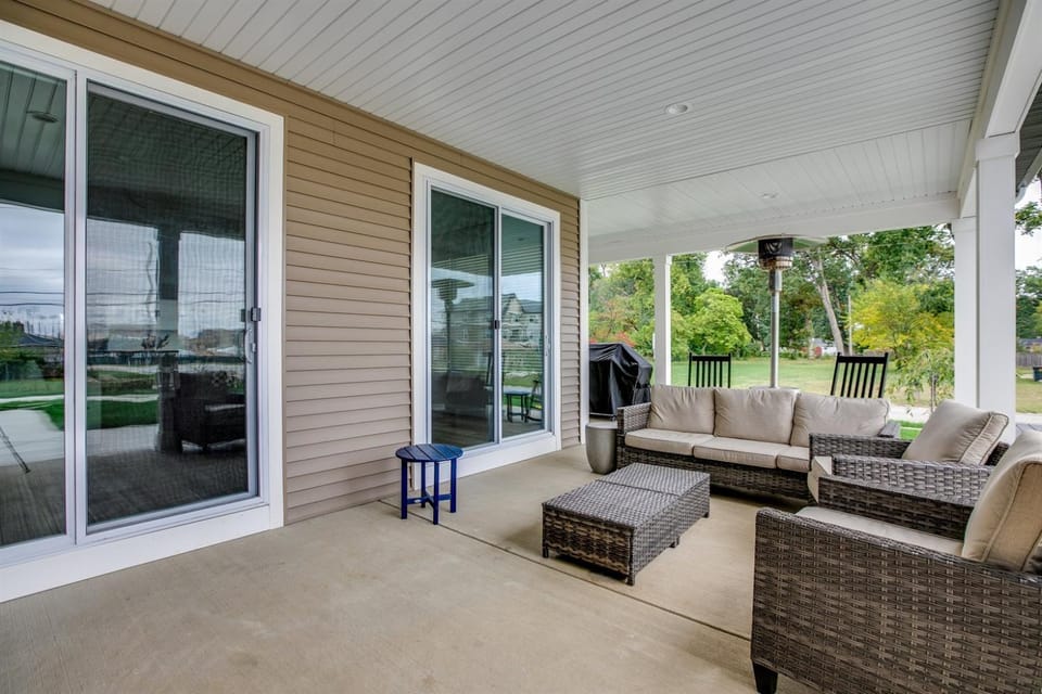 Victory Views Estate Luxury Retreat for 25 Guests House in South Bend
