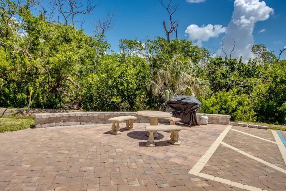 South end 2BR 2BA Across Street from Beach Apartment in Estero Island