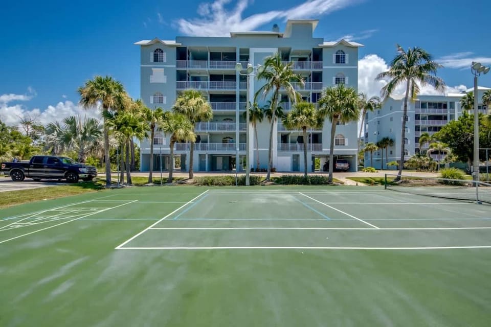 South end 2BR 2BA Across Street from Beach Apartment in Estero Island