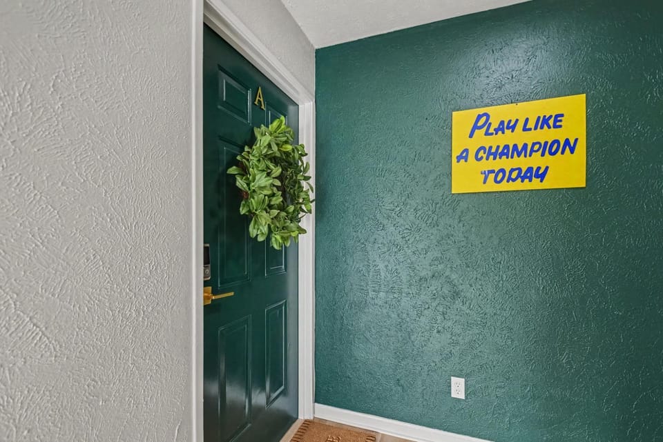 Game Day Luxury 2BR2BA Condo Near Notre Dame Private Balcony Apartment in South Bend