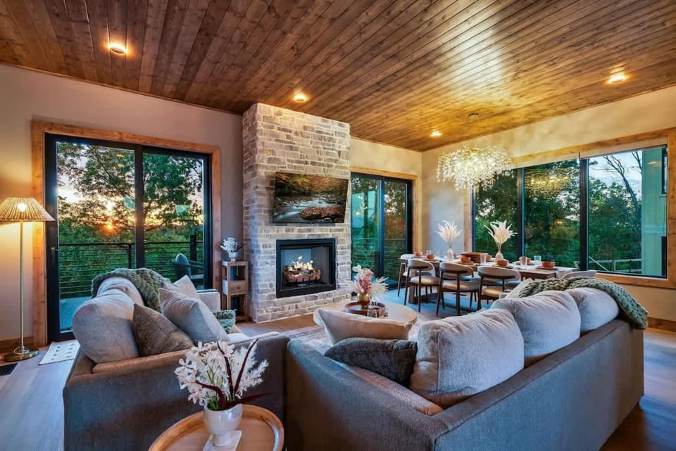 Luxury Retreat Indoor Waterfall Pool Sleeps 12 House in Sevierville