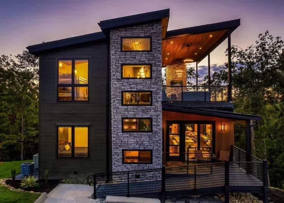 Luxury Retreat Indoor Waterfall Pool Sleeps 12 House in Sevierville
