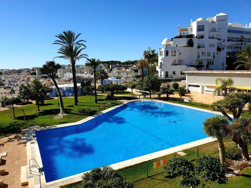 Property building, Day, Pool view, Swimming pool, sunbed