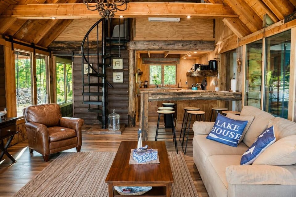 Island Paradise Vacation, Pontoon Boat Included Villa in Hewitt