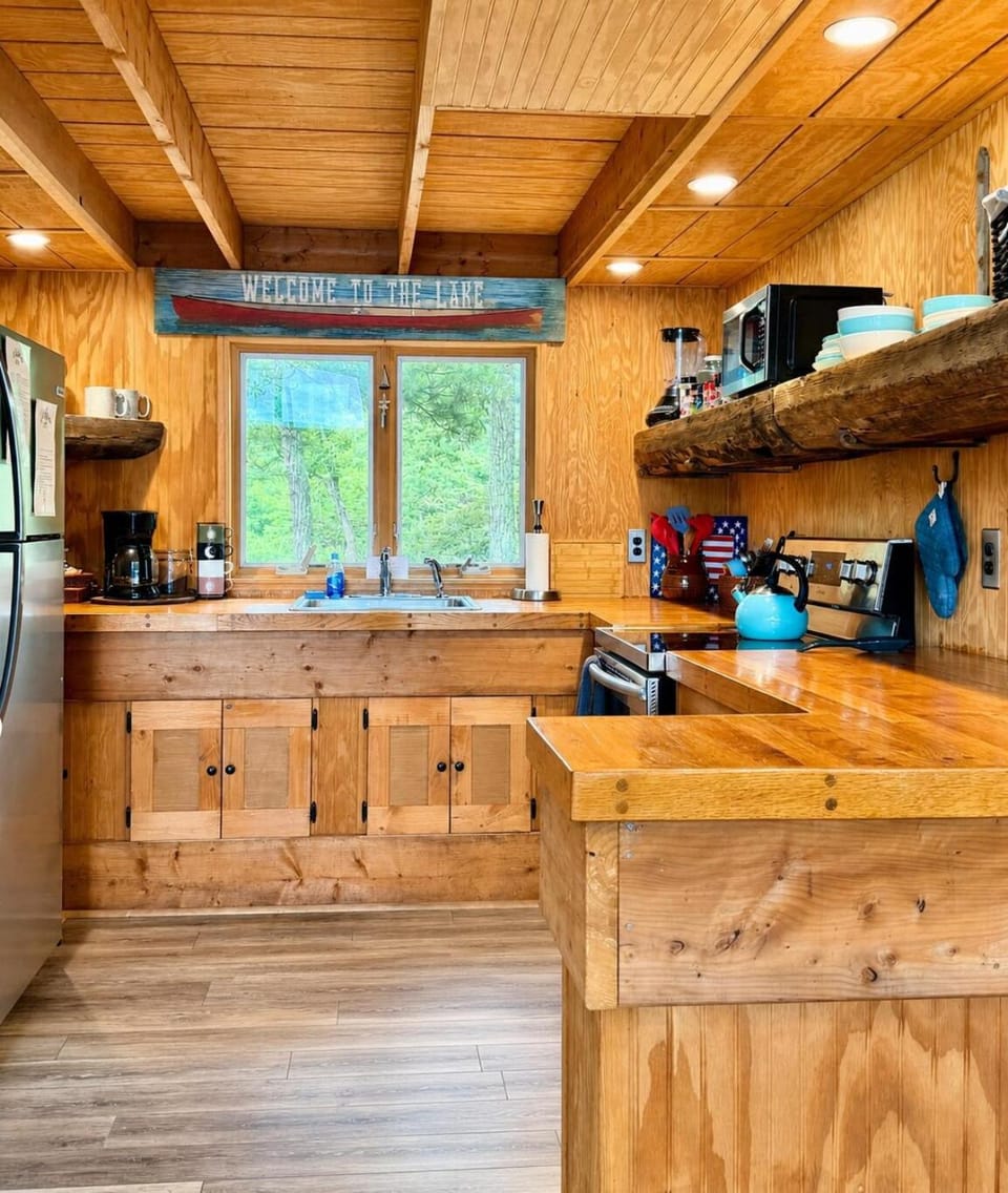 Island Paradise Vacation, Pontoon Boat Included Villa in Hewitt