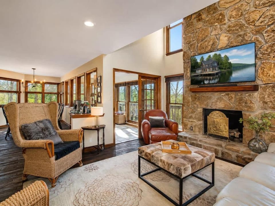 THE Luxe Knoxville Lake House Hot Tub 4BR Dock House in Oak Ridge