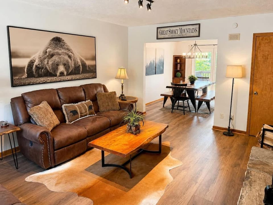 Newly Updated 2BR Family Condo 1 mile to Dollywood Apartment in Pigeon Forge