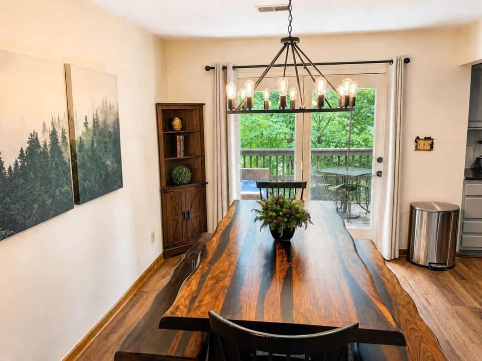 Newly Updated 2BR Family Condo 1 mile to Dollywood Apartment in Pigeon Forge