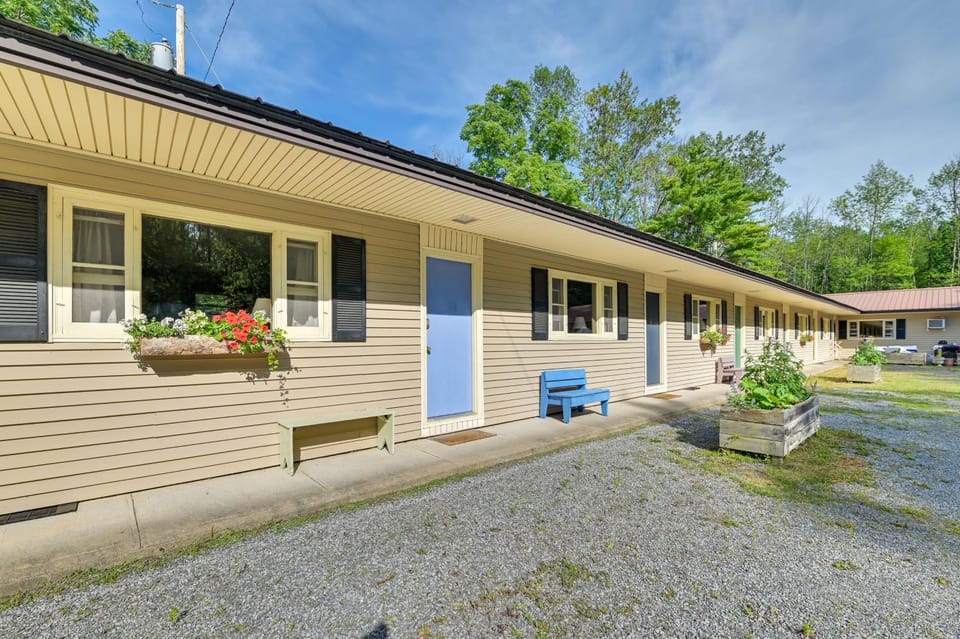 Lake Champlain Escape at Willsboro Inn w/ Dock Apartment in Lake Champlain