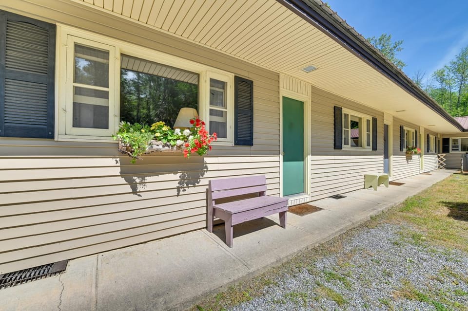 Waterfront Retreat on Scenic Lake Champlain! Apartment in Lake Champlain