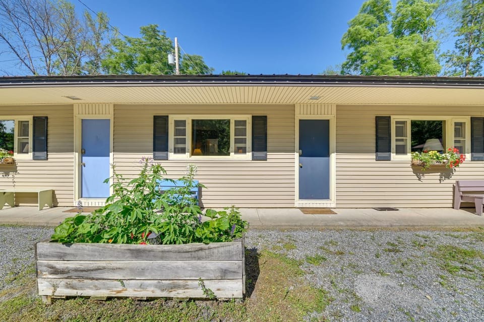 Lake Champlain Retreat w/ Dock, Games & More Apartment in Lake Champlain