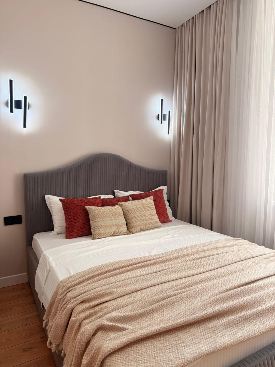 Bed, Photo of the whole room, Bedroom