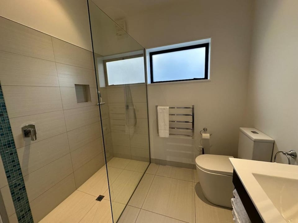 Kapiti Breeze, Walk to Beach, Golf and Cafes Apartment in Wellington Region