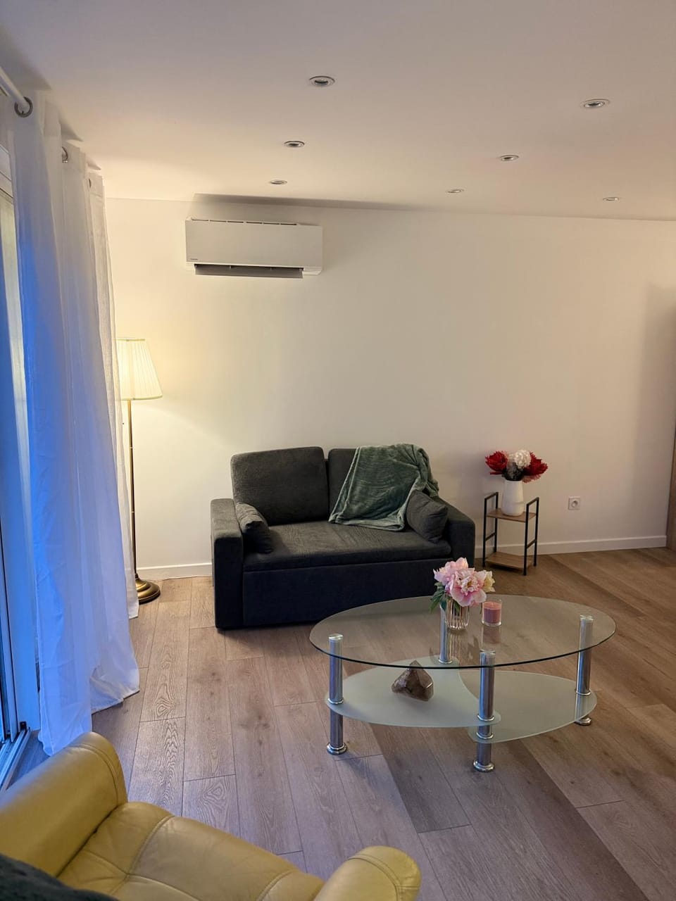 Living room, air conditioner