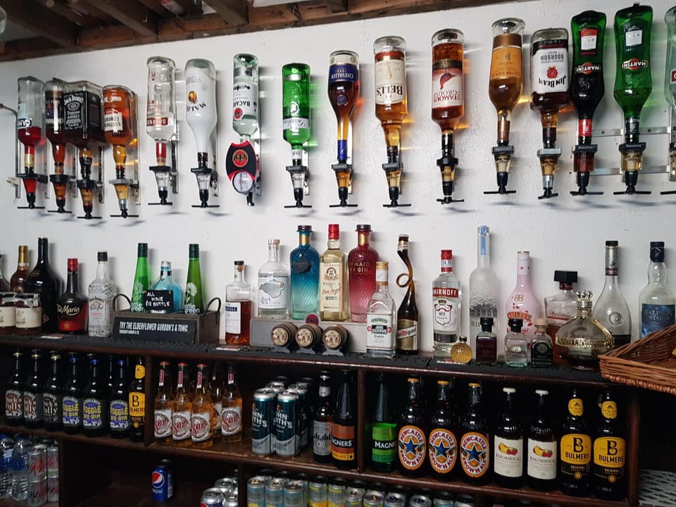 Lounge or bar, Drinks, Alcoholic drinks