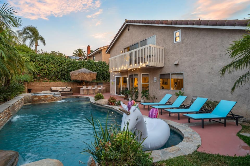 Entire Private House with Pool, Hot Tub, King Bed, Garage, 4 Bedrooms 4 Bathrooms, Available Now House in San Diego