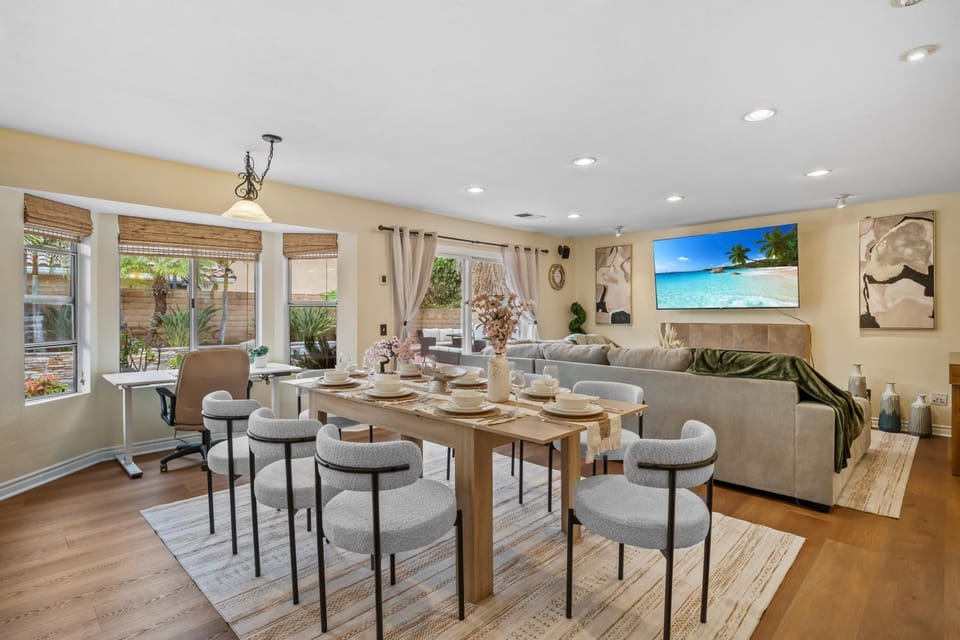 Entire Private House with Pool, Hot Tub, King Bed, Garage, 4 Bedrooms 4 Bathrooms, Available Now House in San Diego