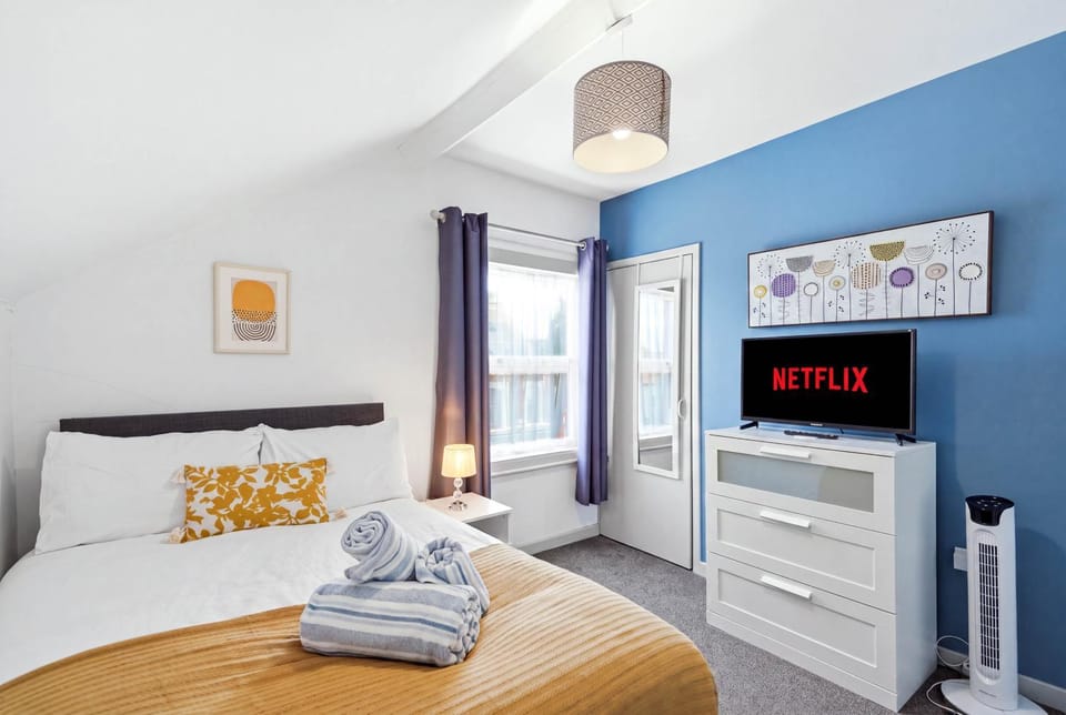 Bed, Bedroom