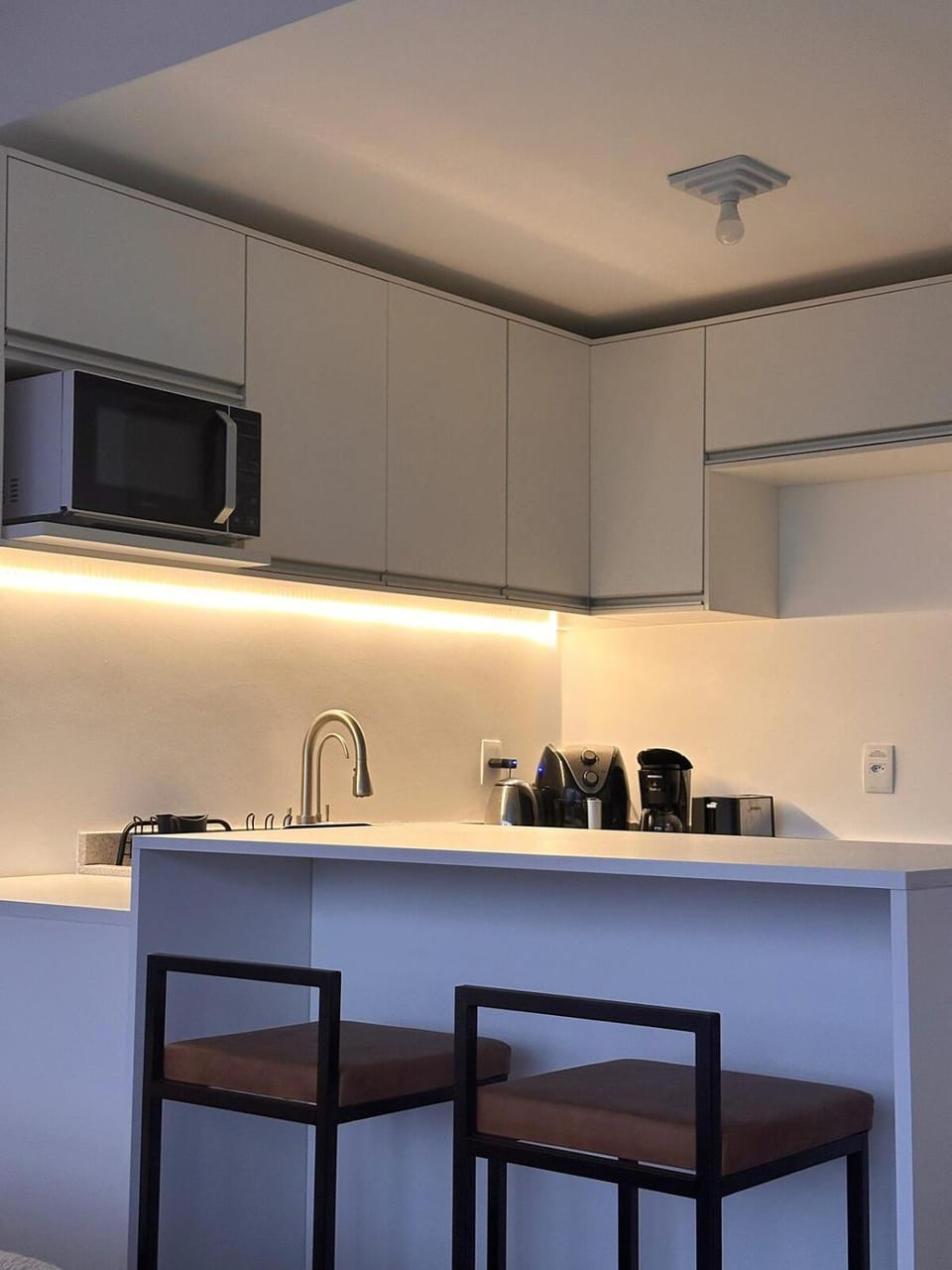 Coffee/tea facilities, Kitchen or kitchenette, Dining area, minibar, stove, toaster