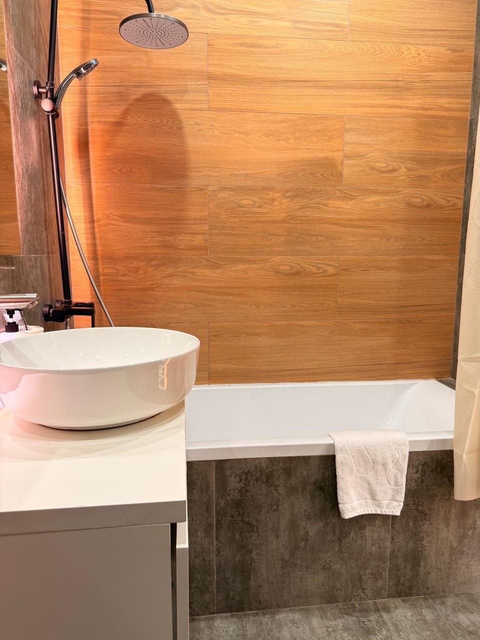 Bathroom, towels