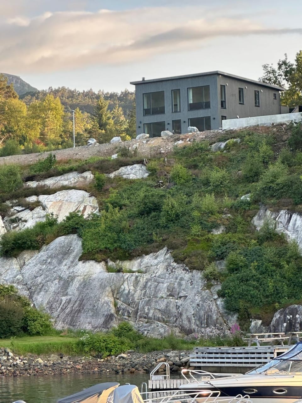 Large cabin with barbecue hut, sauna and boat in Skånevik Cabin in Rogaland
