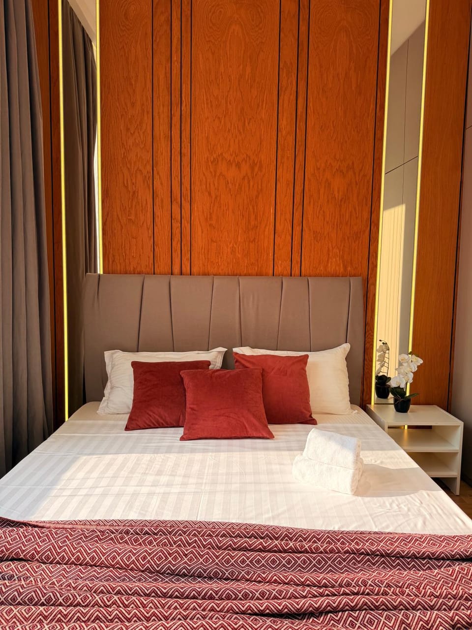 Bed, Photo of the whole room, Bedroom, wardrobe