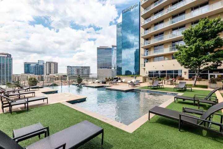 Skyview Downtown All Glass 1 Bedroom Cozy Apartment Apartment in Dallas