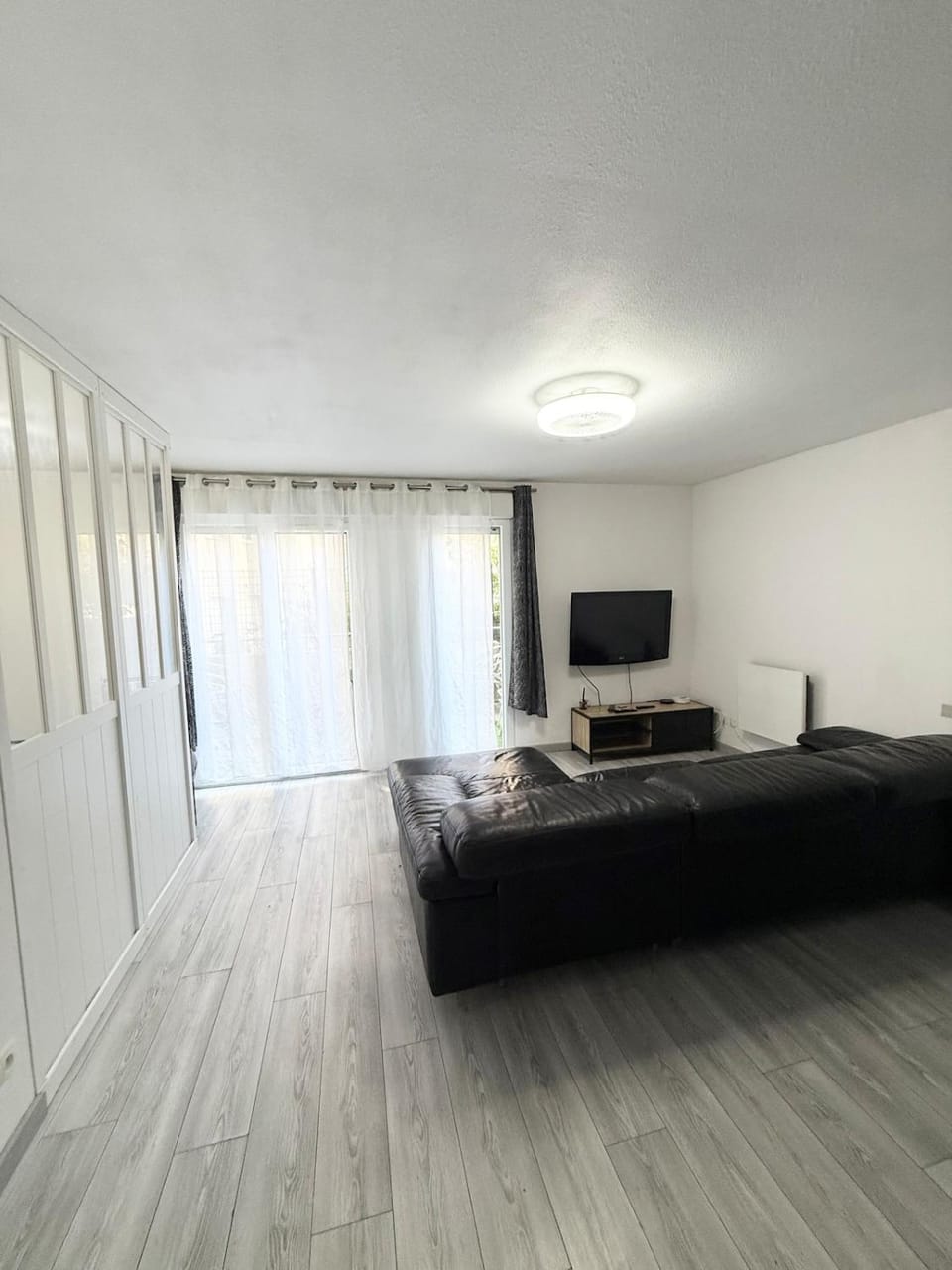 Large studio Independent sleeping area Swimming pool Apartment in Annemasse