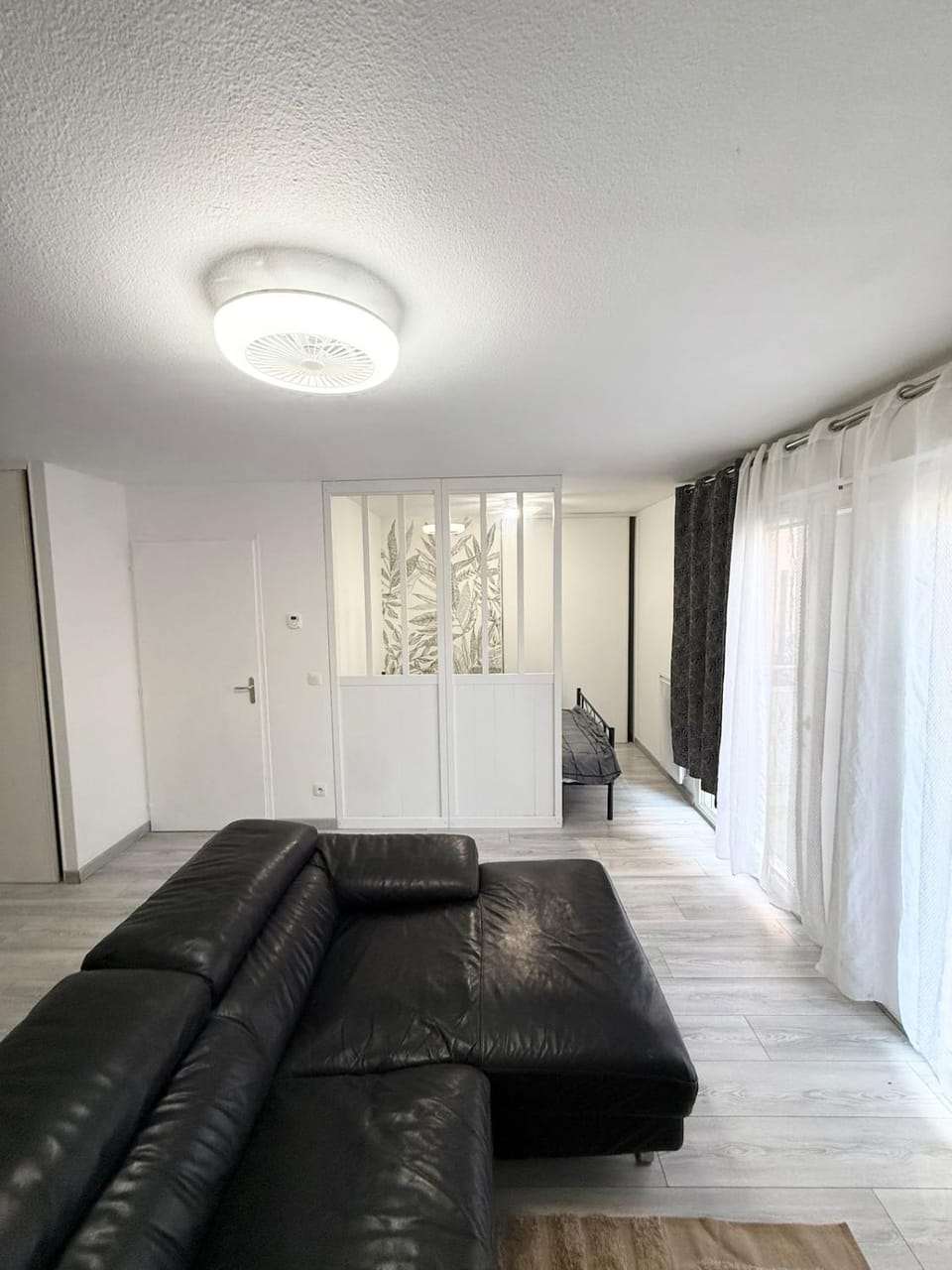 Large studio Independent sleeping area Swimming pool Apartment in Annemasse