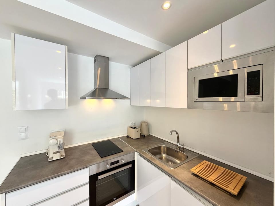 Kitchen or kitchenette