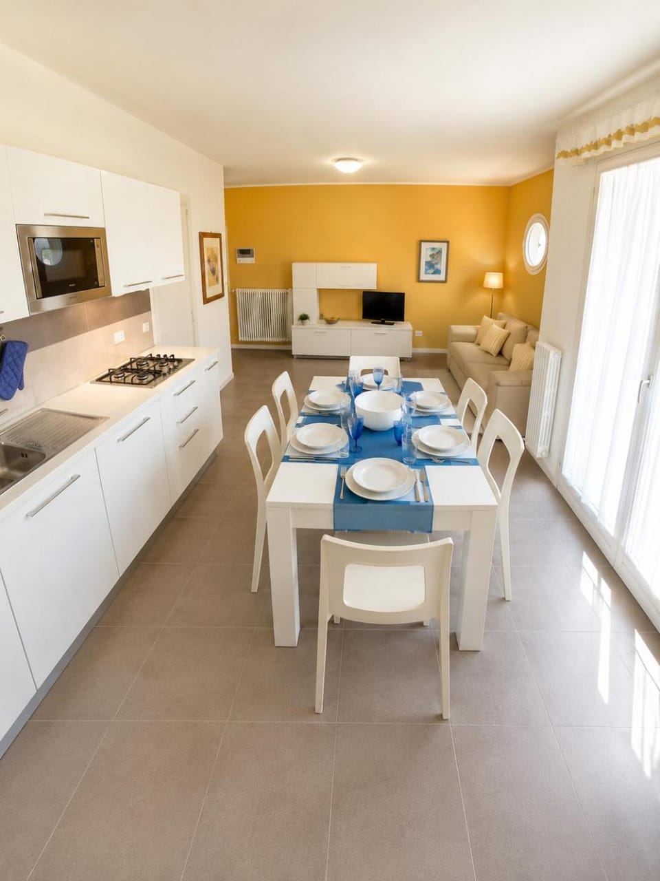 Kitchen or kitchenette, Dining area, dishwasher, microwave